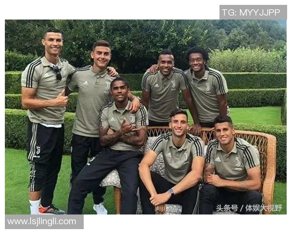 C罗与足球明星亲密合影大汇总精彩瞬间尽在其中